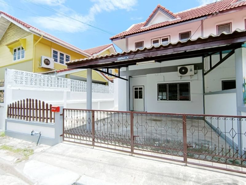 🔥🔥ปรับลดราคา  2.39 ลบ. 🔥🔥
#ขายบ้านแฝด2ชั้นอ่างศิลา #หมู่บ้านปราถนา3 
 🪷…… ยื่นสินเชื่อให้ฟรี  ดูแลถึงวันโอนกรรมสิทธิ์……🪷

ปรับปรุงทาสี เปลี่ยนฝาเพดาน 
บ้านแฝด2ชั้น  เนื้อที่ 36.08 ตารางวา  

3 ห้องนอน 2 ห้องน้ำ 1 ห้องนั่งเล่น 
1 ห้องครัว จอดรถได้ 2 คัน
💢อ่างศิลา ต.เสม็ด อ.เมืองชลบุรี จ.ชลบุรี
หมู่บ้านอยู่ติดถนนอ่างศิลา ทำเลดีมากกก!!

สถานที่ใกล้เคียง
✔️ห้างเซ็นทรัลชลบุรี, เทสโก้โลตัส
✔️รพ.เอกชล2 
✔️ทะเลบางแสน , เขาสามมุก
✔️วิทยาลัยเทคโนโลยีชลพินิจ
✔️รร.สาธิตพิบูลบำเพ็ญ
✔️แม็คโครชลบุรี
✔️ถนนสุขุมวิท

🔥🔥ราคาขาย 2.39. ลบ.
ราคาเดิม 2.59 ลบ
ค่าโอน อากร ภาษีทั้งหมด/2

 🪷………..สนใจสอบถาม………🪷

       แอดมินลูกปลา  090-982-2954      
       ไลน์ไอดี 96917

 🪷…… ยื่นสินเชื่อให้ฟรี  ดูแลถึงวันโอนกรรมสิทธิ์……🪷

ค้นหา บ้านที่ดิน ได้ที่  : รสริน สินทรัพย์ ดอท คอม
https://roselynsinsup.com

Facebook  : รสริน สินทรัพย์
https://www.facebook.com/atmindme

Facebook page : ซื้อง่ายขายบ้านกับรสริน
https://www.facebook.com/MeeHomeLand/

#ศูนย์รวมราคาบ้านมือสองชลบุรี  #ราคาบ้านมือสองชลบุรี  #ราคาบ้านมือสอง
#roselynsinsup #รสรินสินทรัพย์ #รับฝากขายบ้าน #รับฝากขายที่ดิน
#นายหน้ามืออาชีพ #นายหน้าอสังหา #นายหน้าภาคตะวันออก #นายหน้าชลบุรี
#ขายบ้านชลบุรี #บ้านเดี่ยวชลบุรี #บ้านเดี่ยวศรีราชา